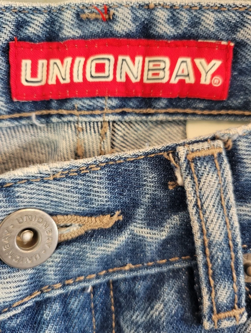 Vintage 90s Y2K UNIONBAY Flower Embroidery Mid Rise Straight Leg Cropped Jeans